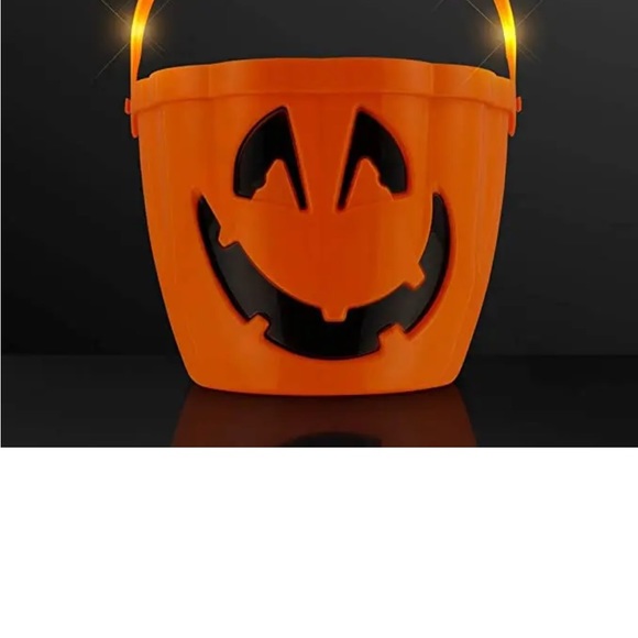 LED Candy
Bucket Light Up Halloween Buckets - Picture 5 of 6